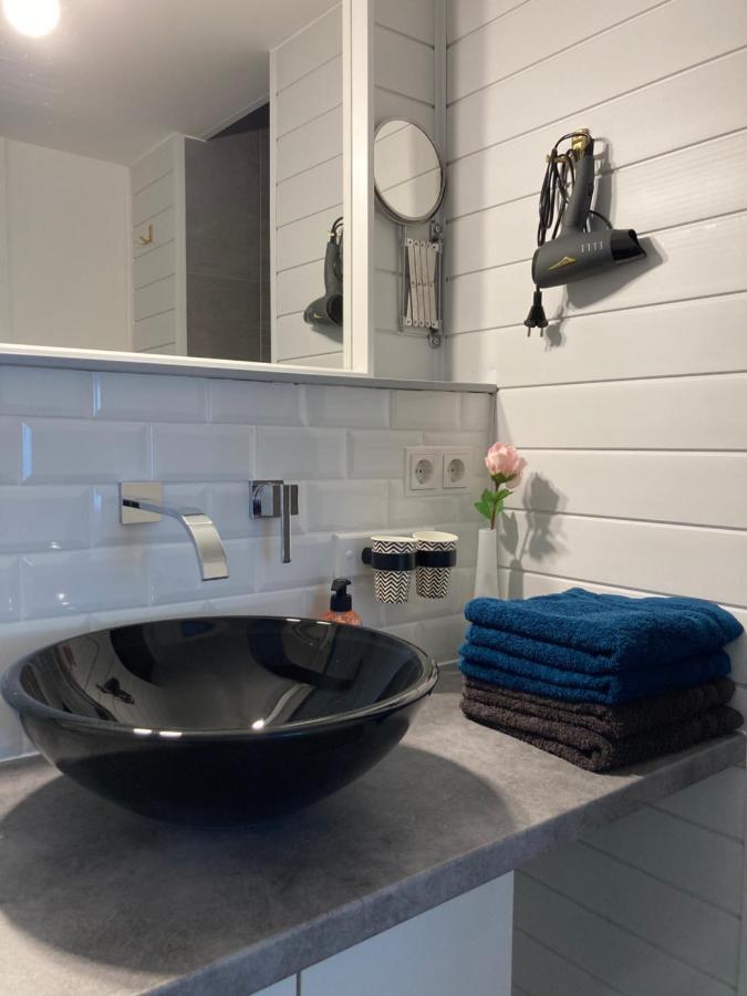 Living At Saarpartments - Adultsonly - Business & Holiday Homes With Kitchen For Long- And Short Term Stay, 3 Min To St Johanner Markt And Points Of Interest 萨尔布吕肯 外观 照片